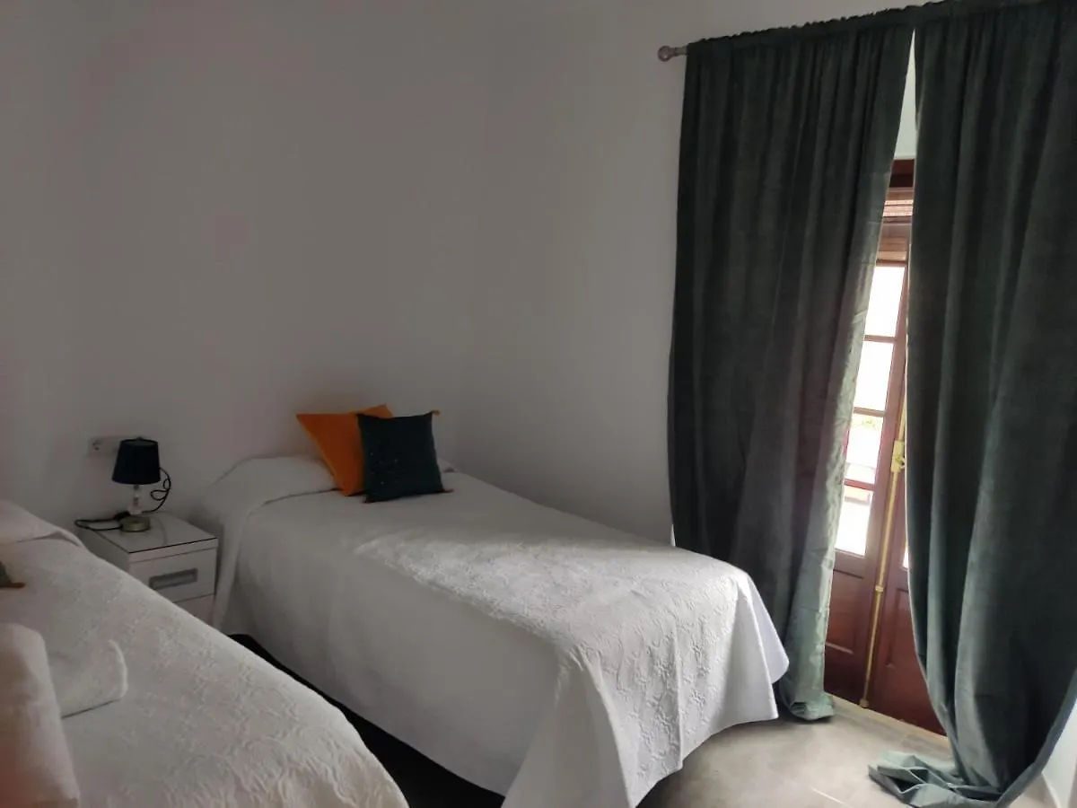 Apartamentos Barbas Villanueva de los Castillejos 0*,